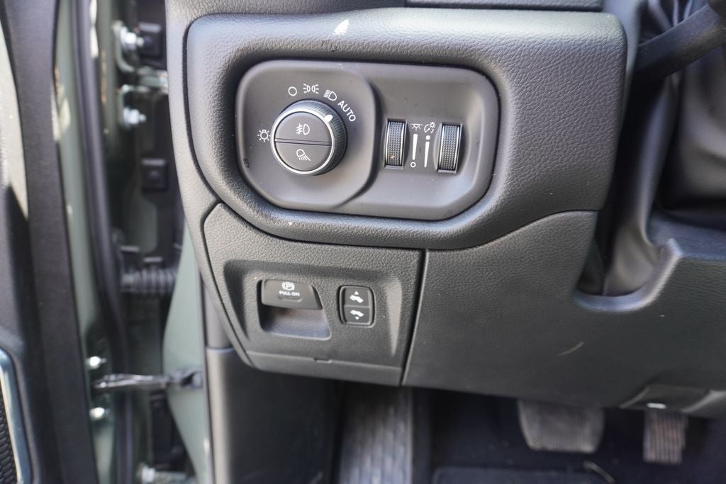 2026 RAM 1500 Laramie Crew Cab 4x4 5'7' Box
