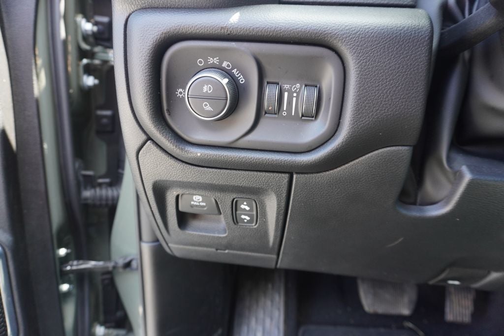 2026 RAM 1500 Laramie Crew Cab 4x4 5'7' Box