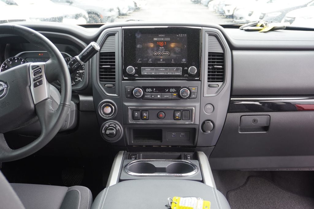 2024 Nissan TITAN Crew Cab SV 4x4