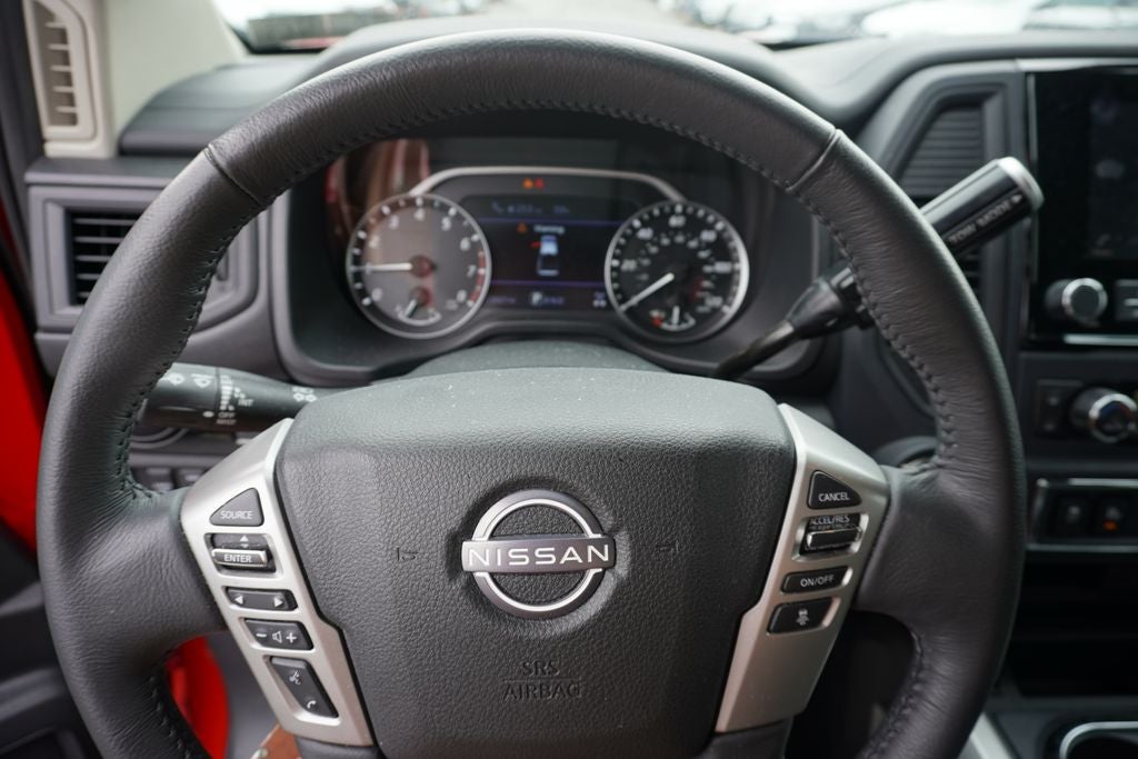 2024 Nissan TITAN Crew Cab SV 4x4