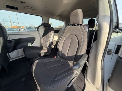 2024 Chrysler Voyager LX