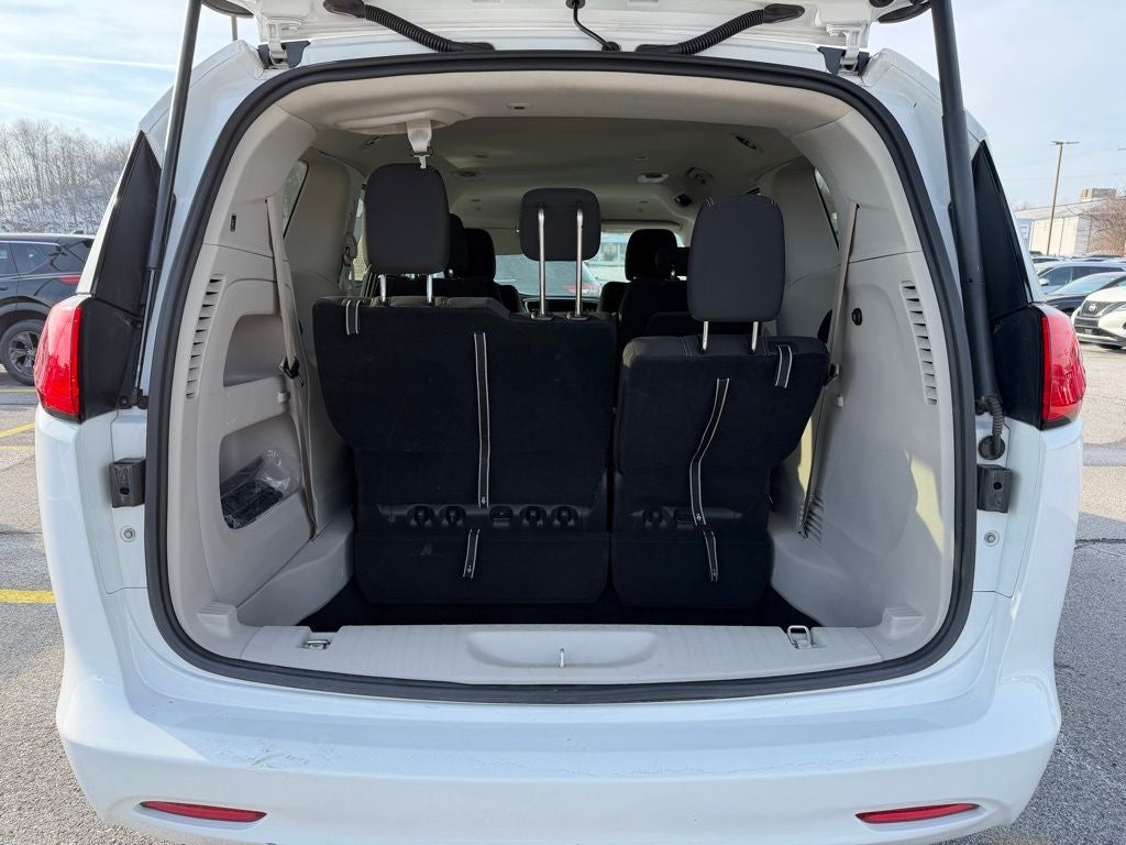 2024 Chrysler Voyager LX