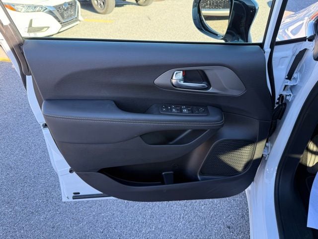 2025 Chrysler Voyager LX