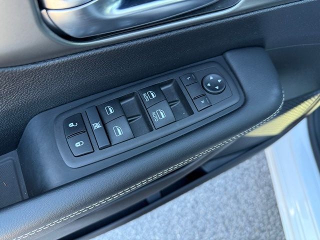 2025 Chrysler Voyager LX