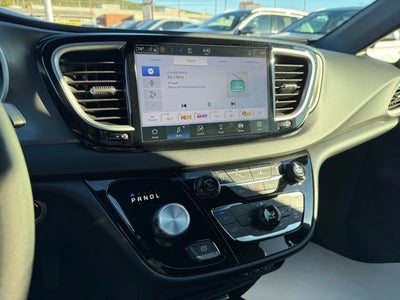 2025 Chrysler Voyager LX