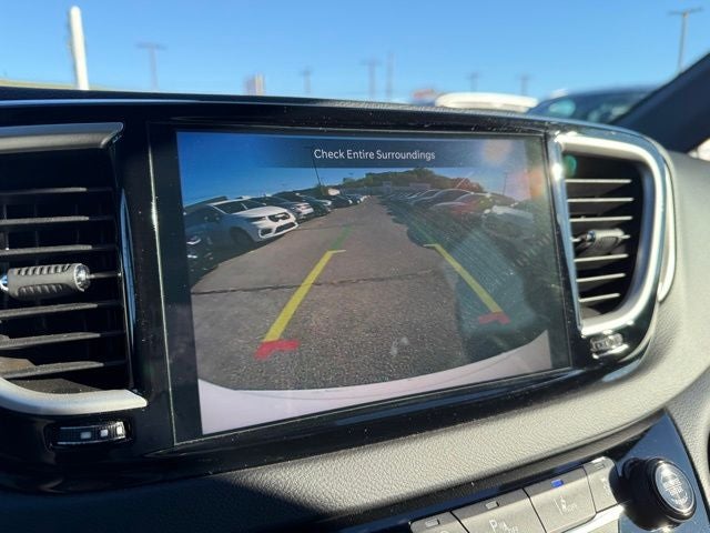 2025 Chrysler Voyager LX