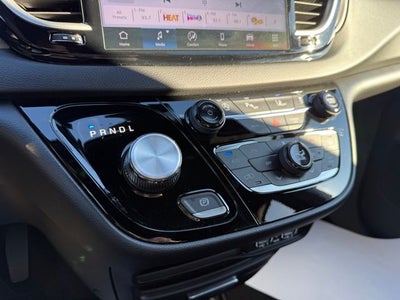 2025 Chrysler Voyager LX