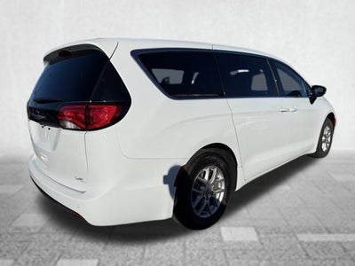 2025 Chrysler Voyager LX