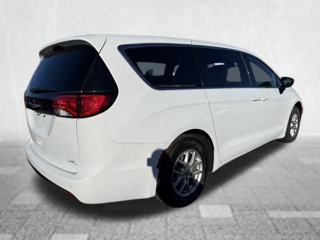 2025 Chrysler Voyager LX