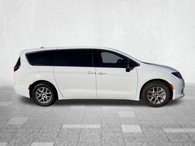 2025 Chrysler Voyager LX