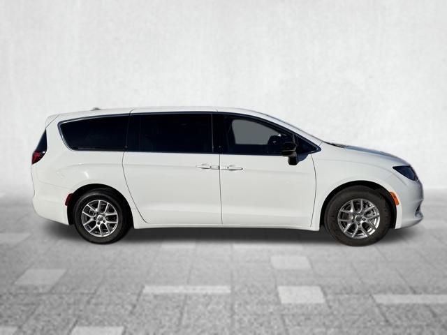 2025 Chrysler Voyager LX