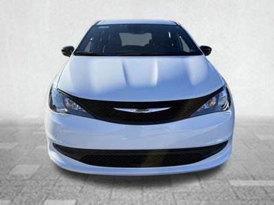 2025 Chrysler Voyager LX