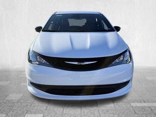 2025 Chrysler Voyager LX