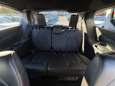 2025 Chrysler Voyager LX