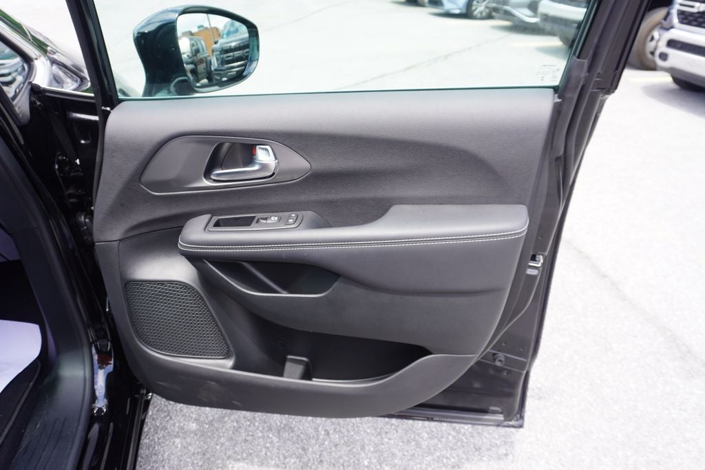 2026 Chrysler Voyager LX