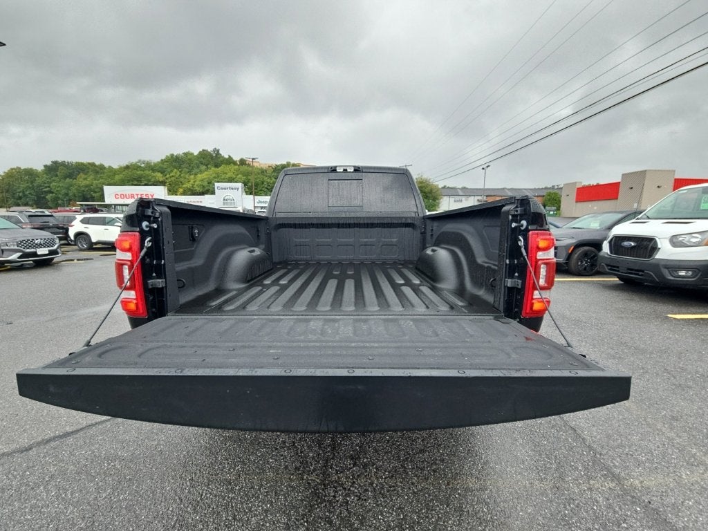 2024 RAM 3500 Limited Mega Cab 4x4 6'4' Box