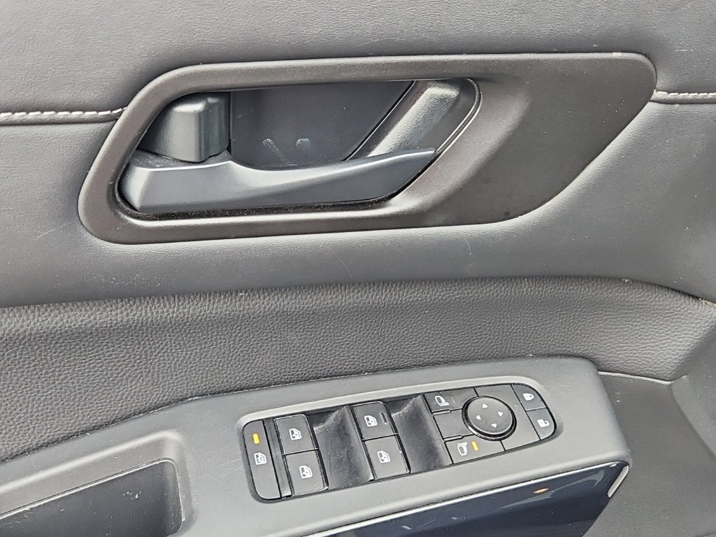 2025 Nissan Pathfinder SV 4WD