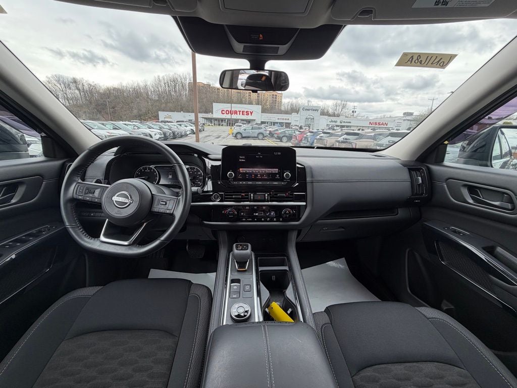 2024 Nissan Pathfinder SV 4WD