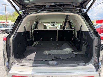 2025 Nissan Pathfinder SL 4WD