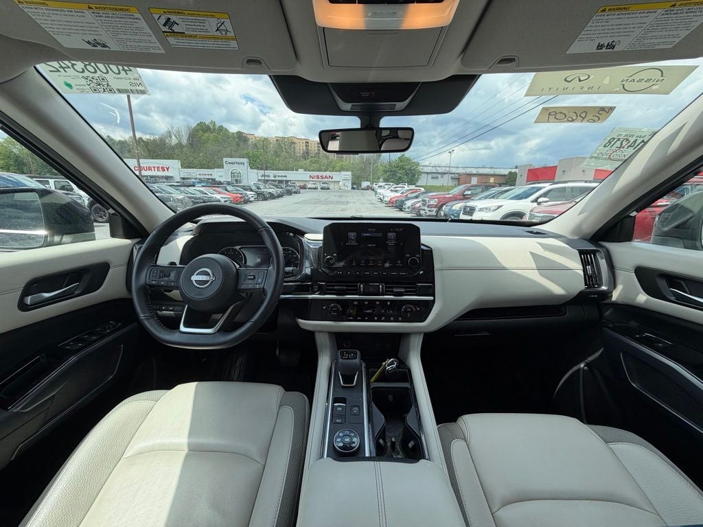 2025 Nissan Pathfinder SL 4WD
