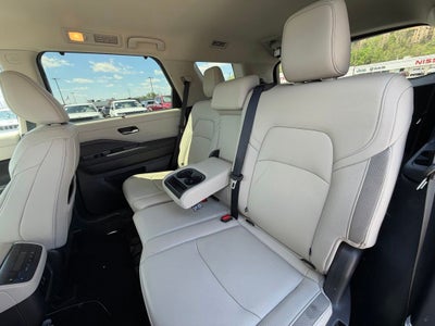 2025 Nissan Pathfinder SL 4WD