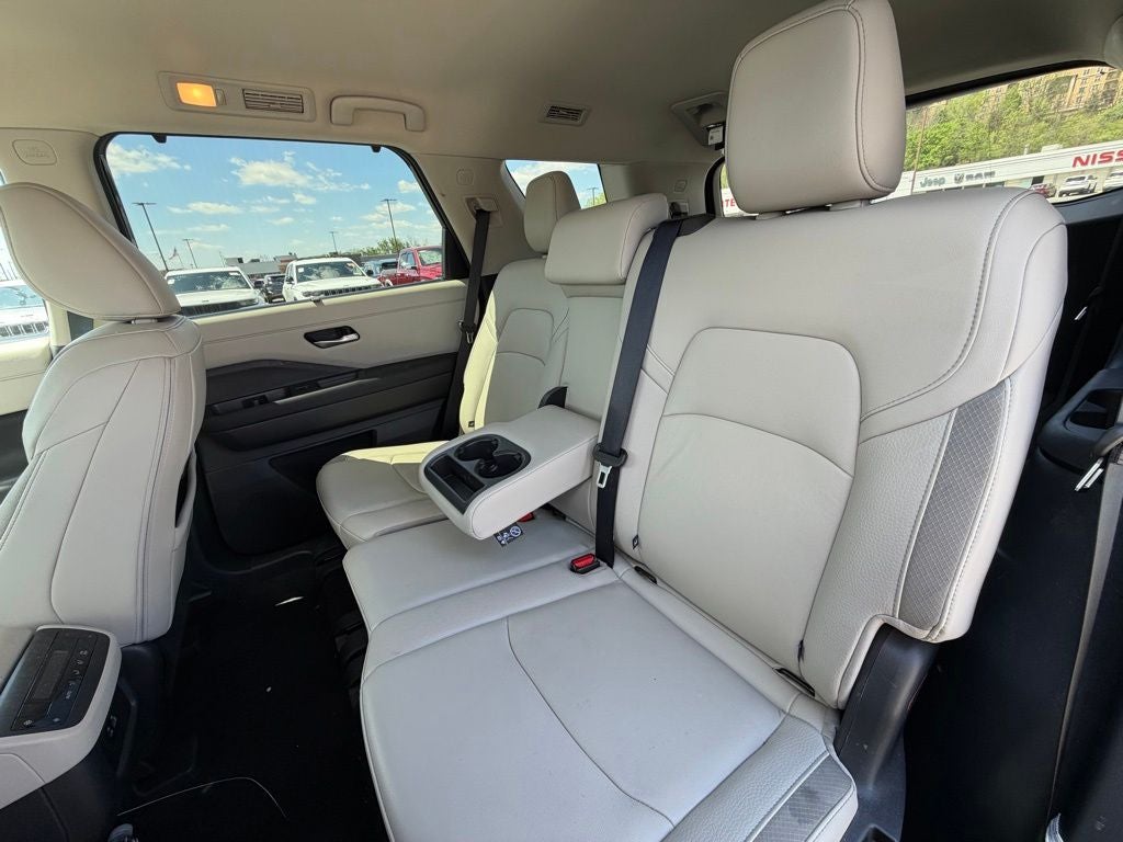 2025 Nissan Pathfinder SL 4WD