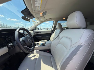 2025 Nissan Pathfinder SL 4WD