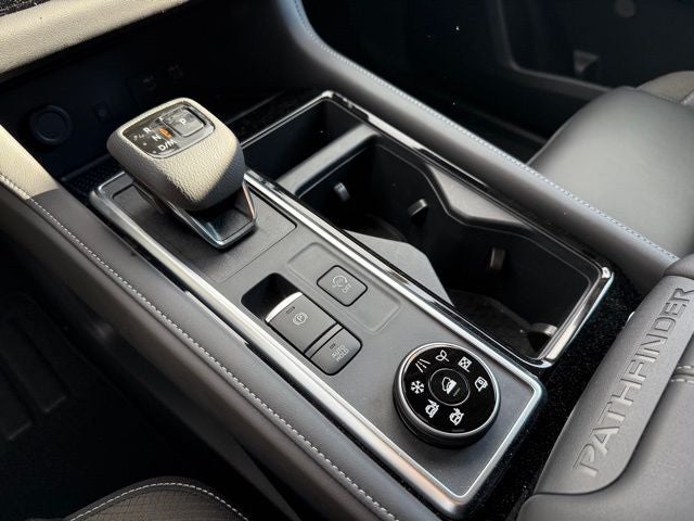 2025 Nissan Pathfinder SL 4WD