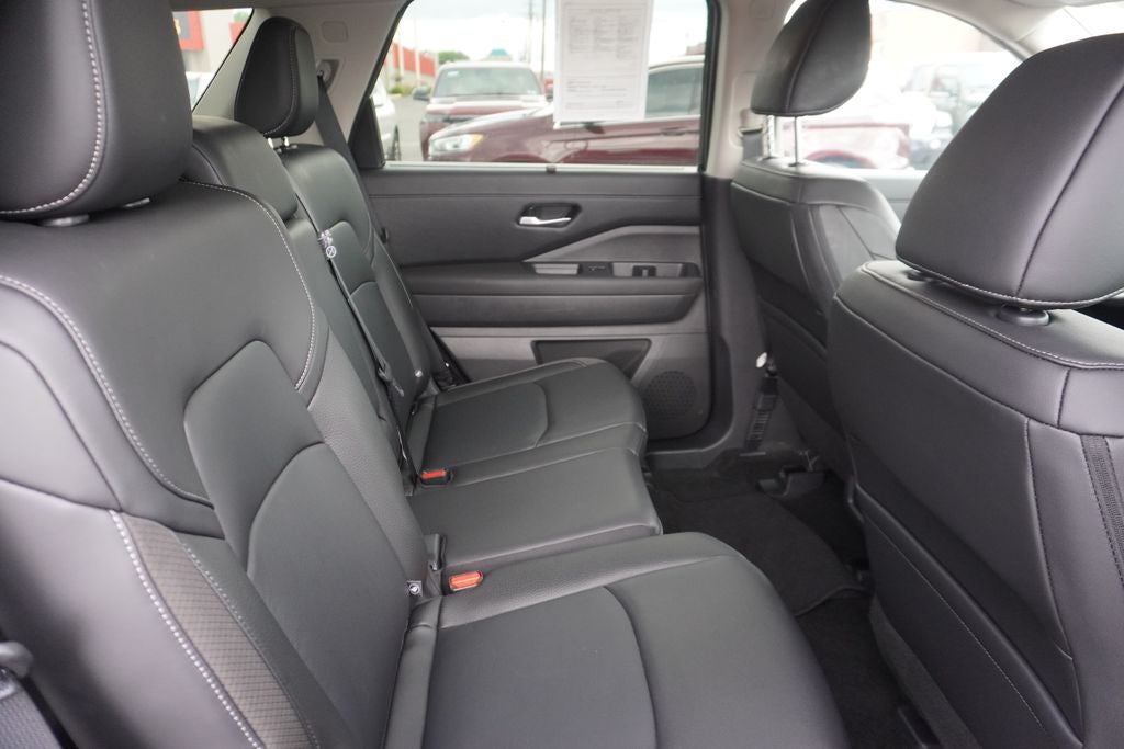 2025 Nissan Pathfinder SL 4WD