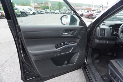 2025 Nissan Pathfinder SL 4WD