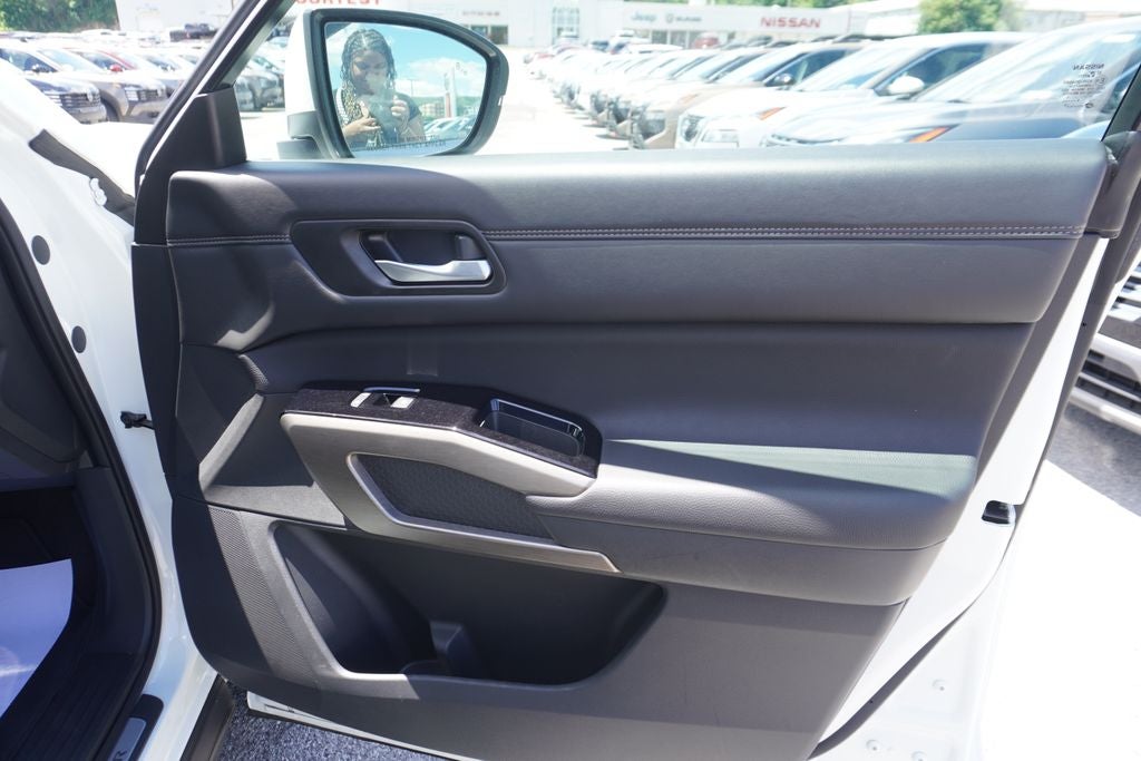 2024 Nissan Pathfinder Platinum 4WD