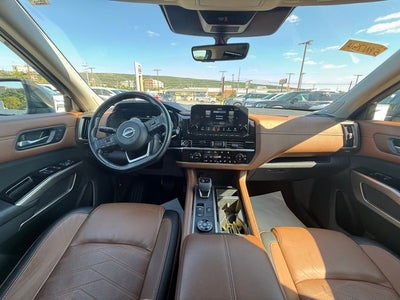 2023 Nissan Pathfinder Platinum 4WD