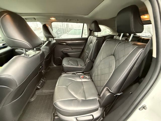 2022 Toyota Highlander Platinum