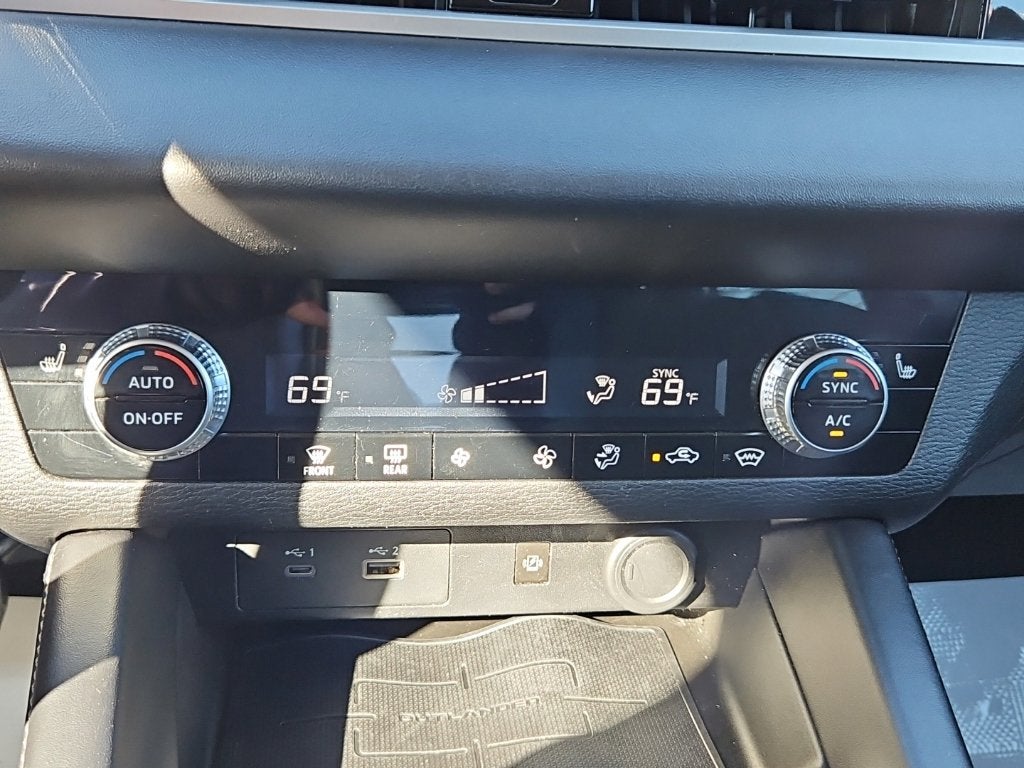 2022 Mitsubishi Outlander Base