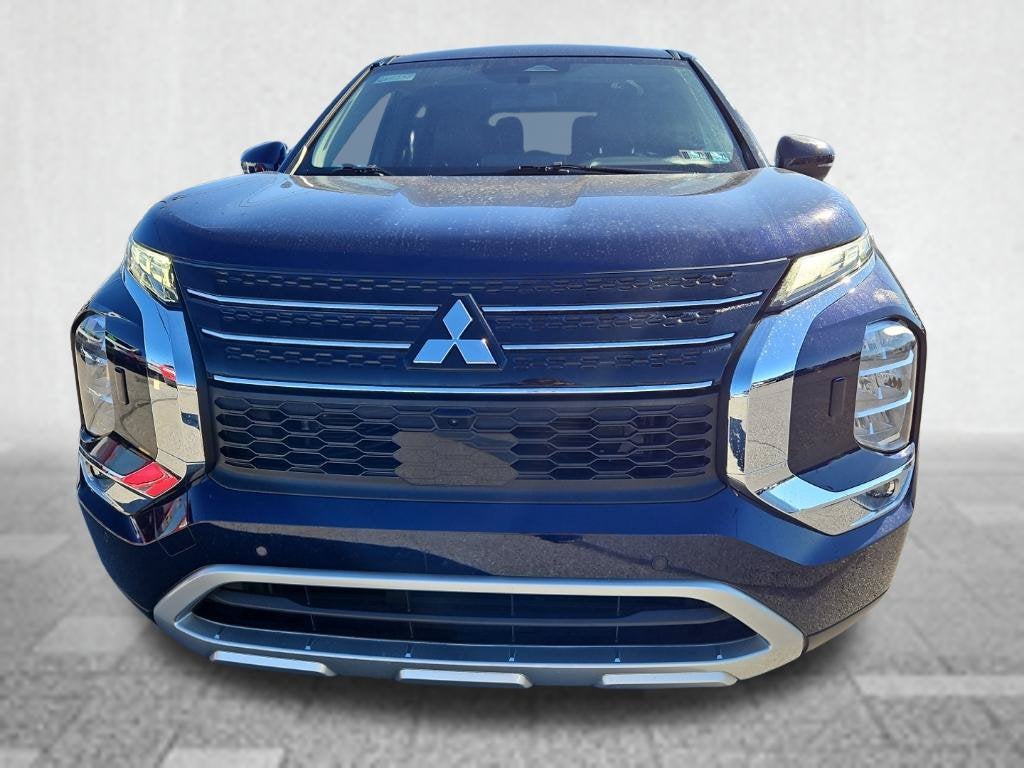 2022 Mitsubishi Outlander Base