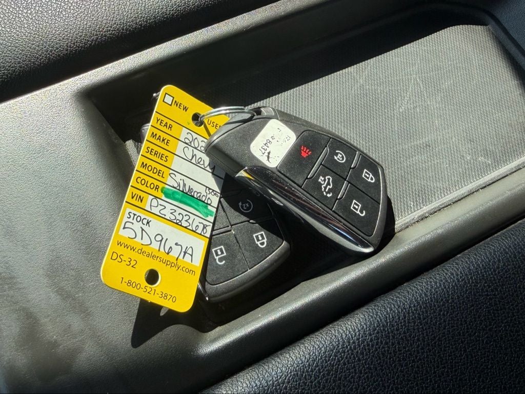 2023 Chevrolet Silverado 1500 Blackout Convenience Dark Essentials w/ Trailering