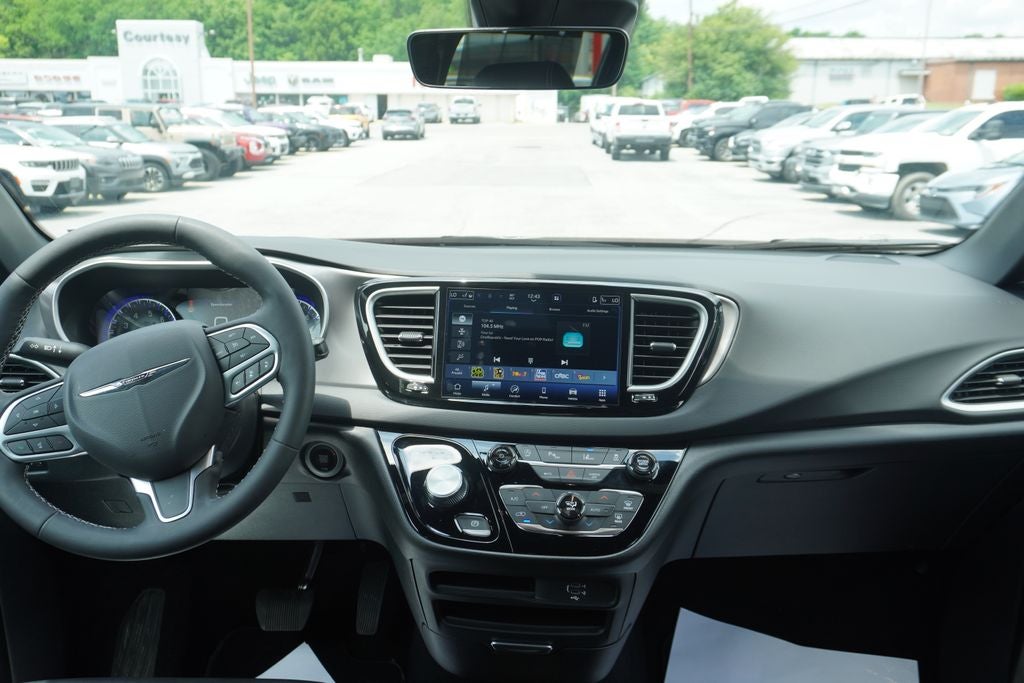 2026 Chrysler Voyager LX