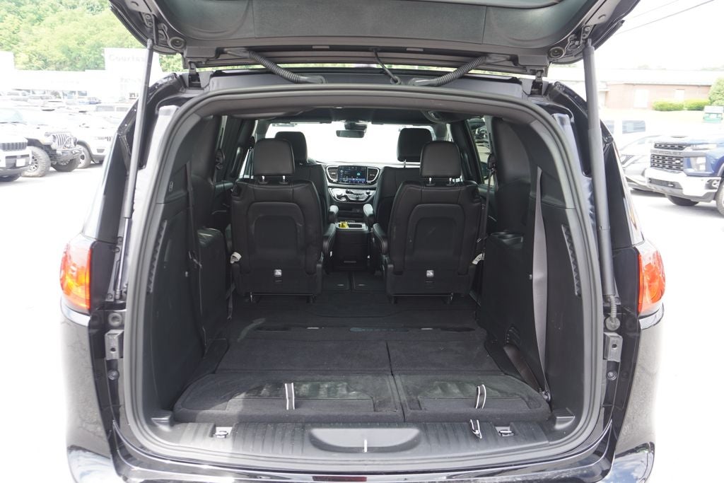 2026 Chrysler Voyager LX