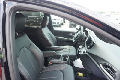 2026 Chrysler Voyager LX