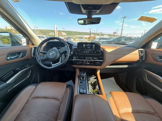 2023 Nissan Pathfinder Platinum