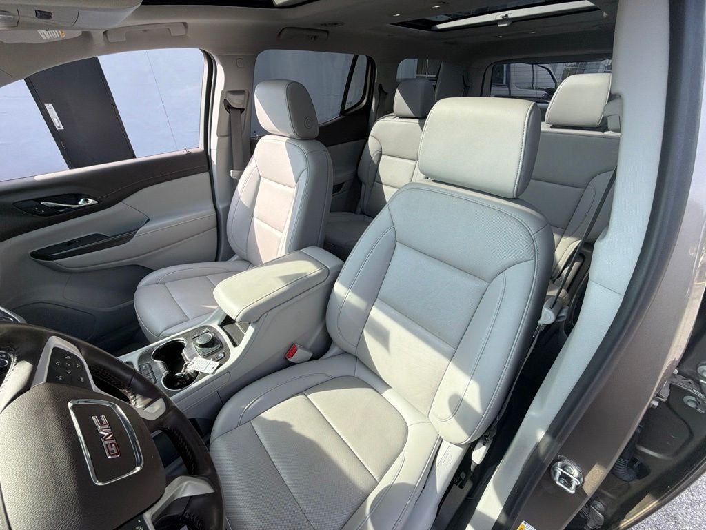 2022 GMC Acadia SLT