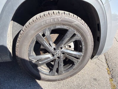 2025 Volkswagen Atlas Cross Sport 2.0T SEL R-Line Black