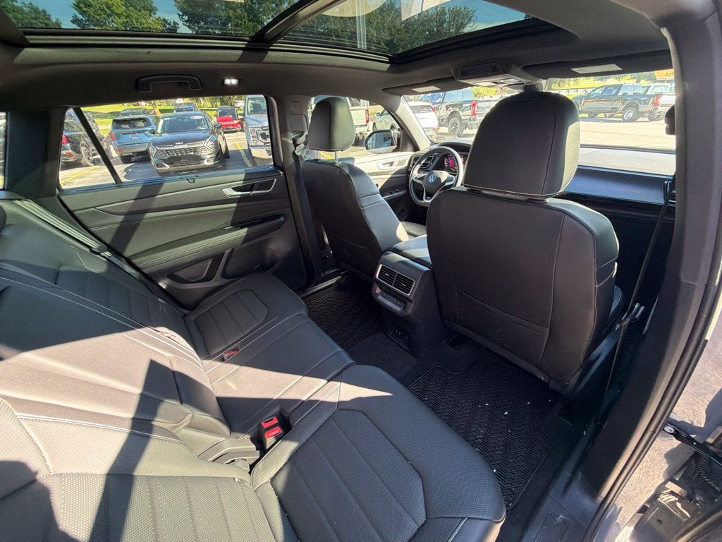2025 Volkswagen Atlas Cross Sport 2.0T SEL R-Line Black