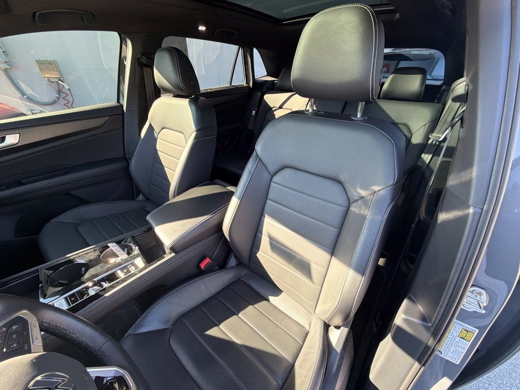 2025 Volkswagen Atlas Cross Sport 2.0T SEL R-Line Black