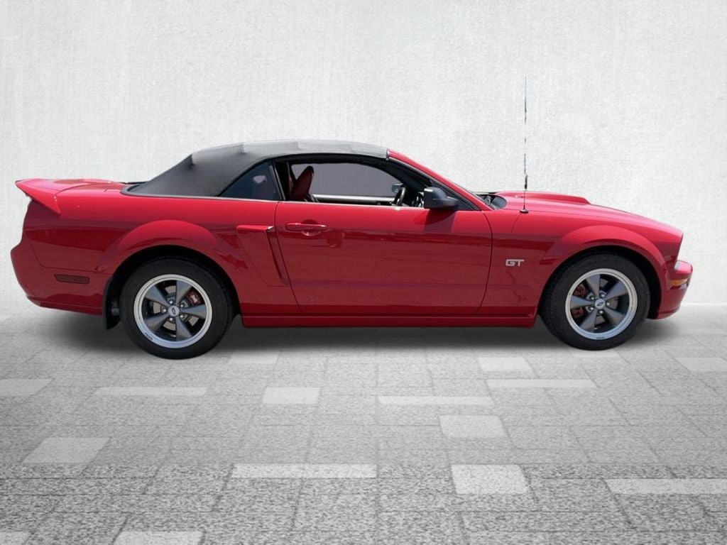 2005 Ford Mustang GT Deluxe