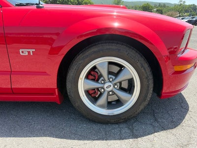 2005 Ford Mustang GT Deluxe