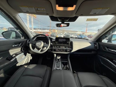 2025 Nissan Pathfinder SL