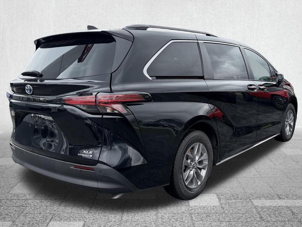 2022 Toyota Sienna XLE 8 Passenger