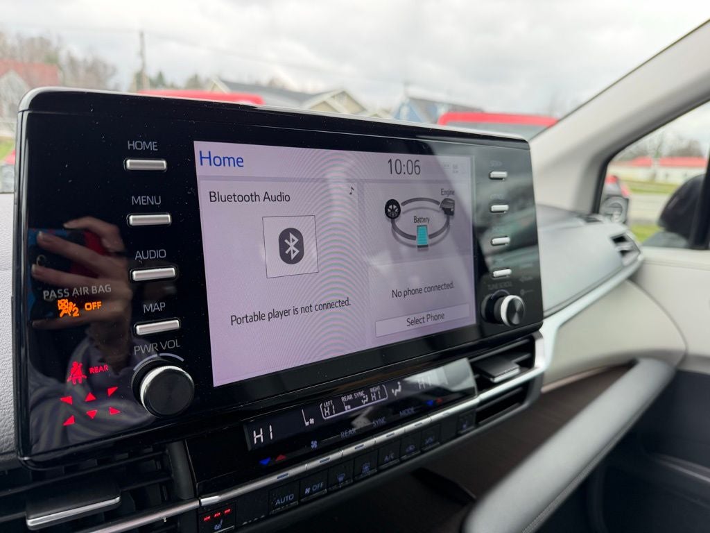 2022 Toyota Sienna XLE 8 Passenger