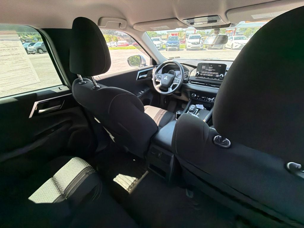 2022 Mitsubishi Outlander ES